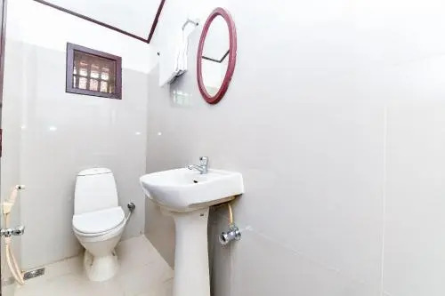 Oyo 25089 Gold River Indraprastha Houseboat
