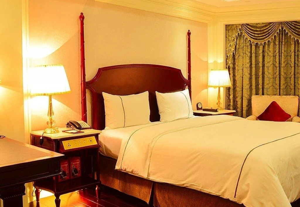 La Palazzo Hotel