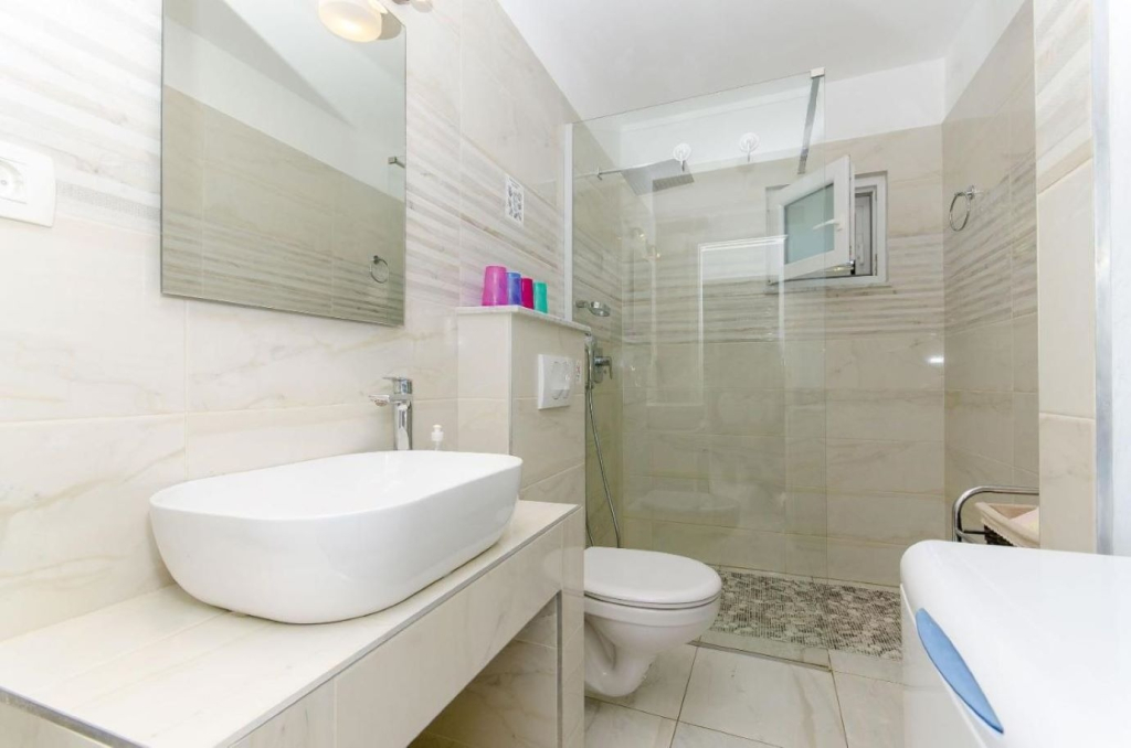 Apartment Lucija  - apartment with Pool: A1 Rogac, Island Solta