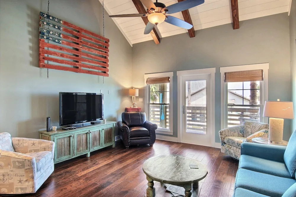 The Black Pearl 2 Bedrooms 2 Bathrooms Condo
