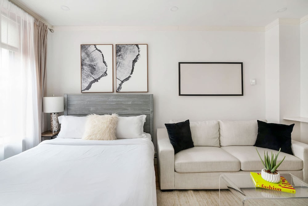 1597-10 New Studio Upper East Side W D in Unit