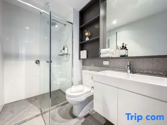 Modern 1BR Apartment with Smart TV and Views