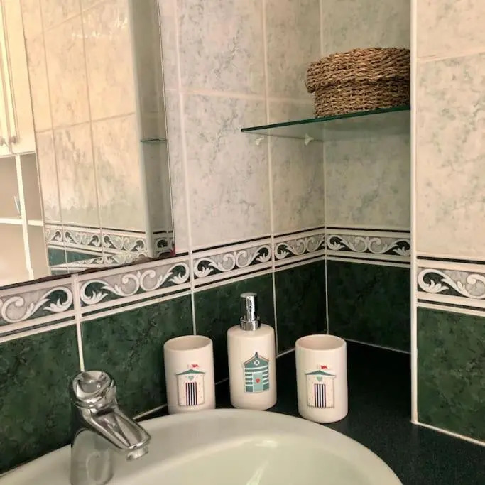 Self contained guest house with walking distance to beach and town center