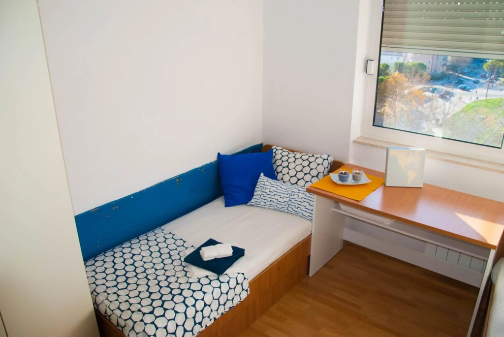 Split Summer Budget Rooms