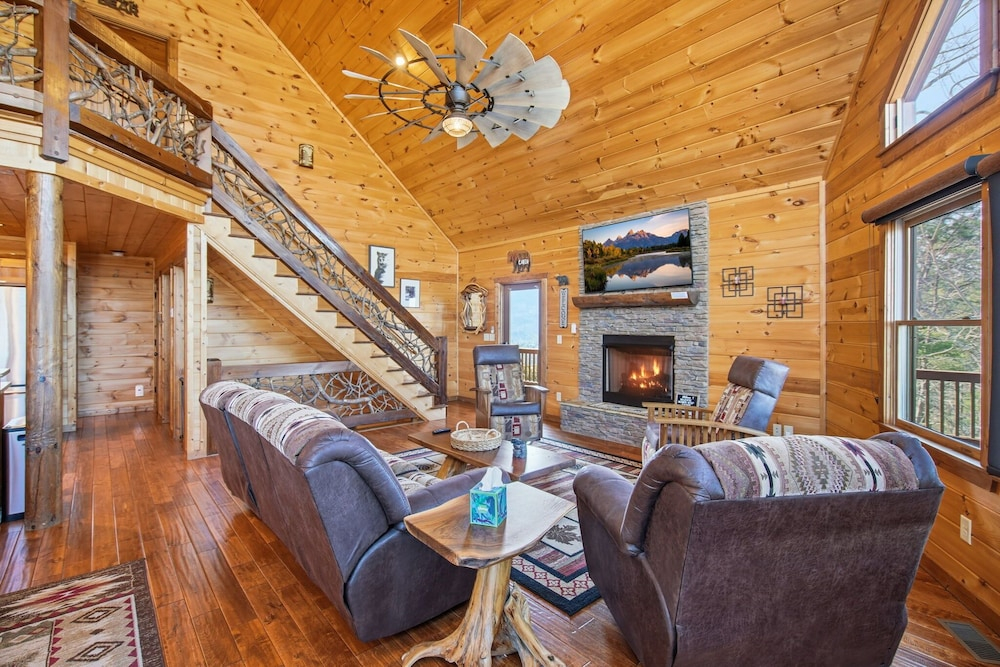 Majestic Mountaintop Escape