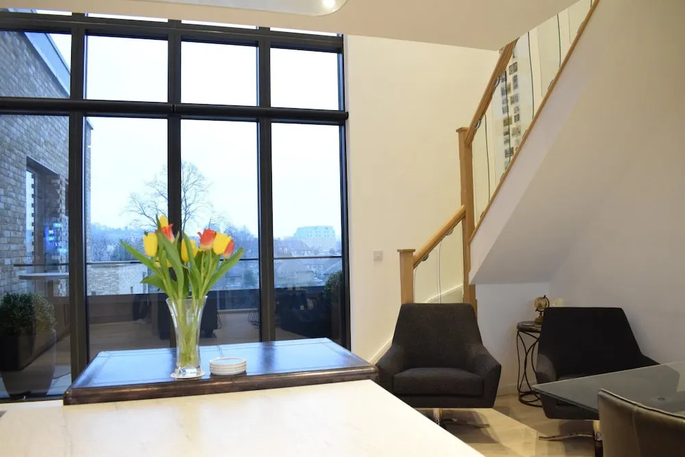 Spacious Greenwich Flat