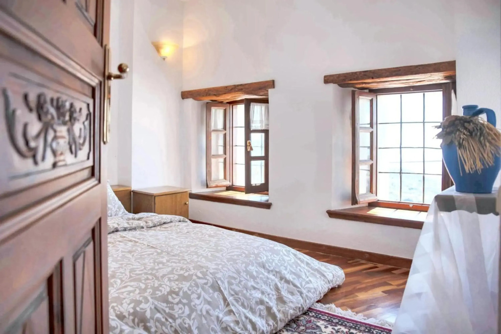 4 bedrooms house with sea view furnished terrace and wifi at Volos 6 km away from the beach