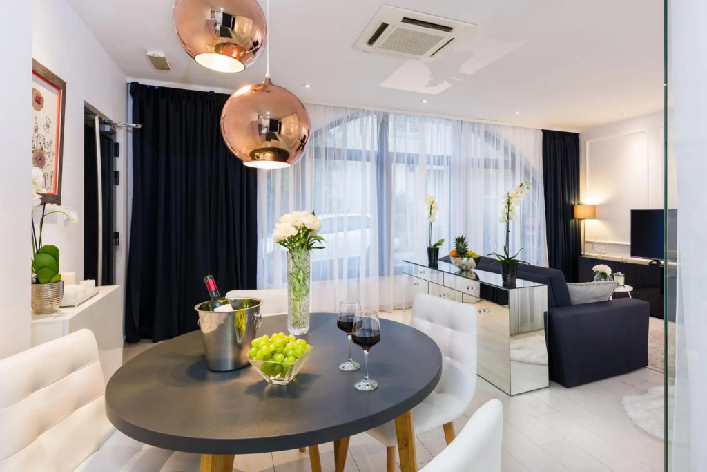 Luxury Studio Arc