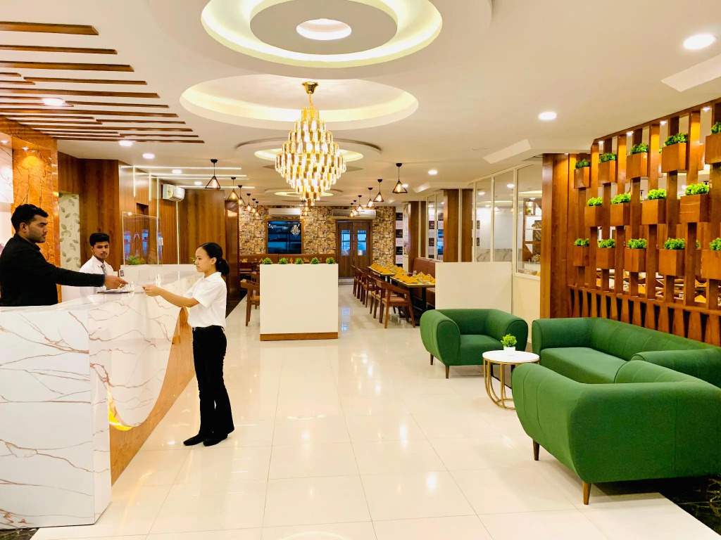 Hotel oak by Mega Groups