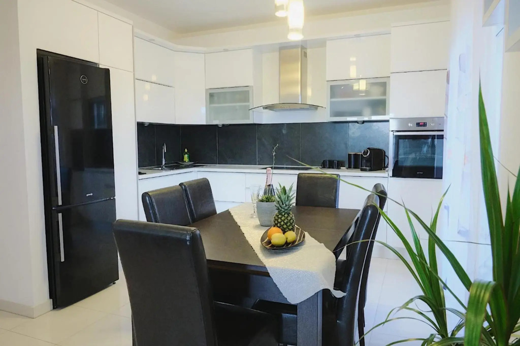 Stunning Gold Apartment with Oasis Pool