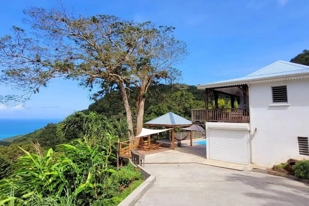 A Perle de vue : Appartement de charme Piscine & spa avec vues mer & forêt