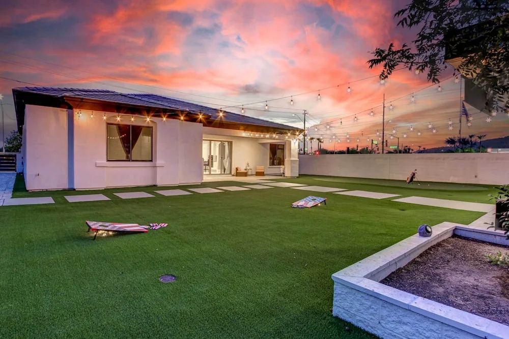 Putting Green & Gazebo: Upscale Peoria Home