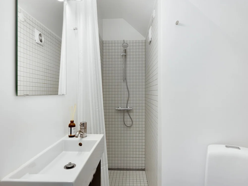 Saint - Nice 1-bdr Apt by the Canals