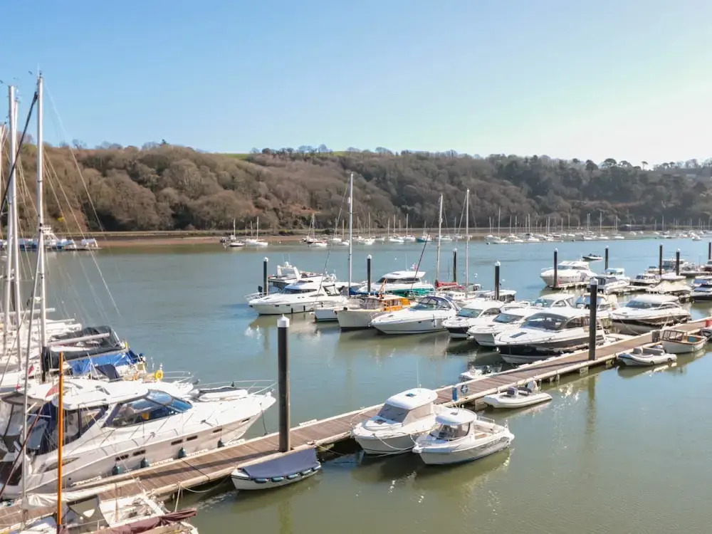 33 Dart Marina