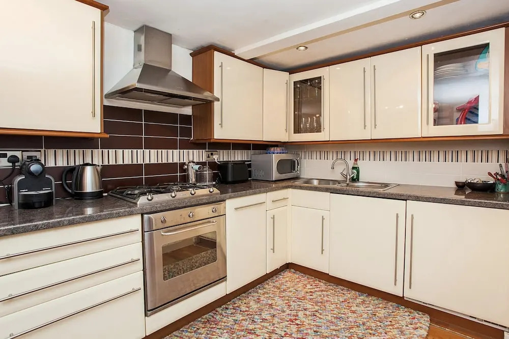 Modern 2 Bed Garden Flat, St Johns Wood