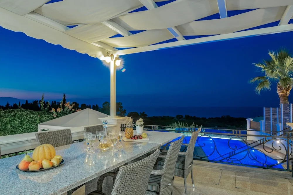 Frido Luxury Villa - 600 Sqm