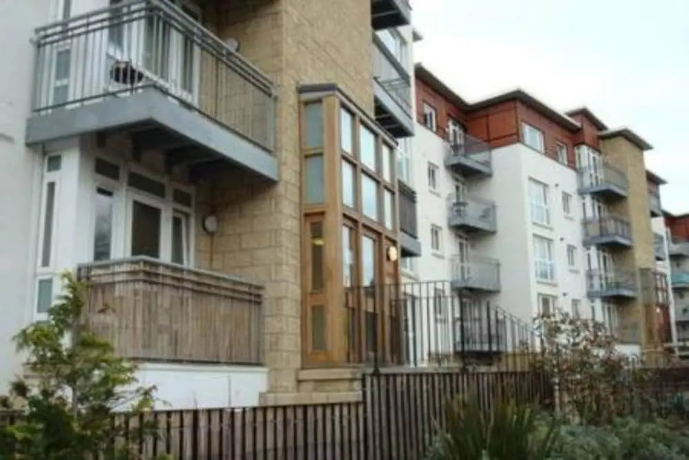 Modern Edinburgh Flat With Balcony