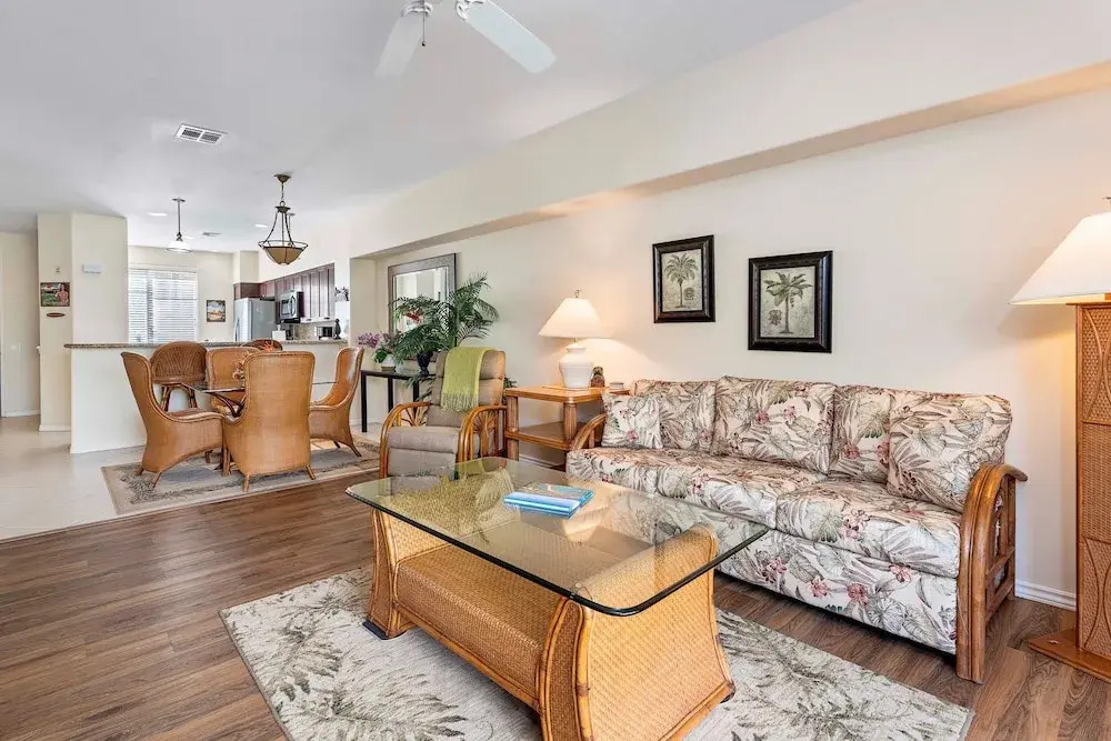 Concierge Included - Walk to Restaurants & Shopping - AC - Infinity Pool! -vrkcv