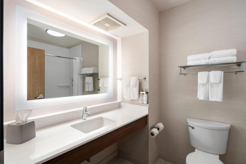 Holiday Inn Express & Suites Interstate 90 by IHG
