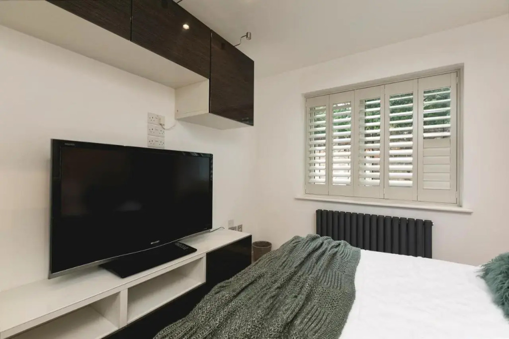 Just 20 Mins From Buckingham Palace!