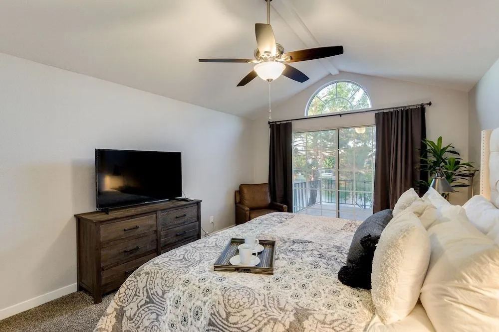 Waterfront w/ Heated Pool and a Paddle Boat in Gilbert! by Redawning