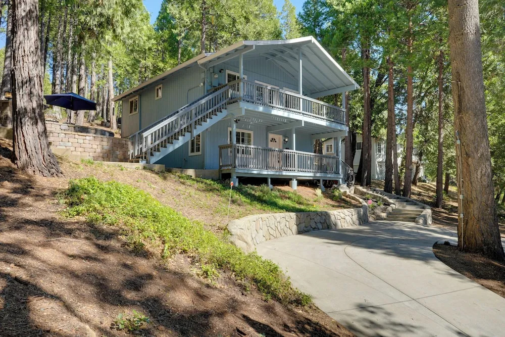 12 Mi to Apple Hill: Family-friendly Cabin Retreat