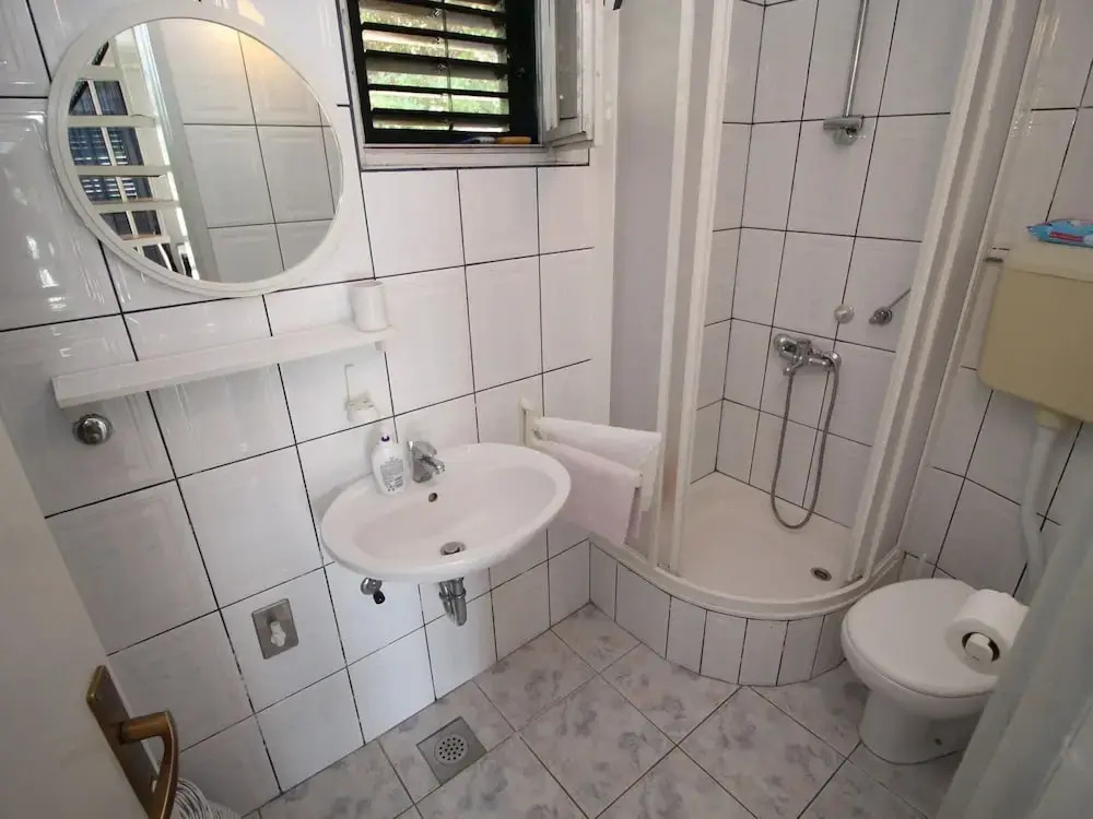 Holiday Home Gea - Three Bedroom Holiday Home With Terrace and Partial Sea View