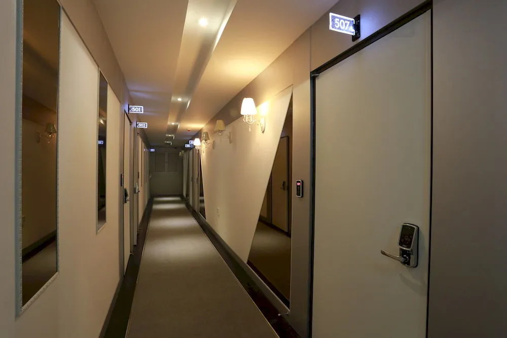 D Day Hotel