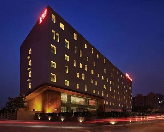 Ease House Hotel