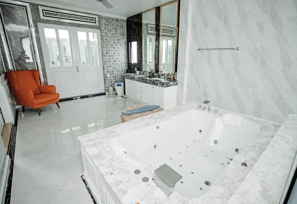 Exquisite Pool Villa J - Pattaya Pool Villa