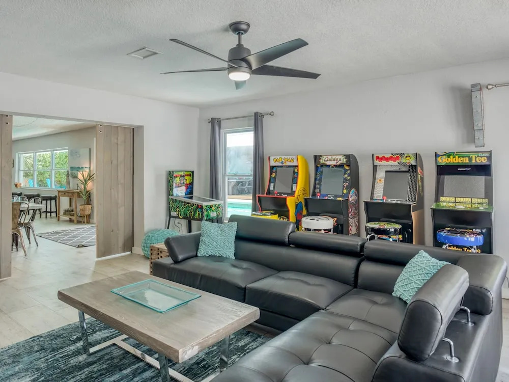 Canalfront Dream Pool, Dock & 3 Blocks To Beach! 5 Bedroom Home