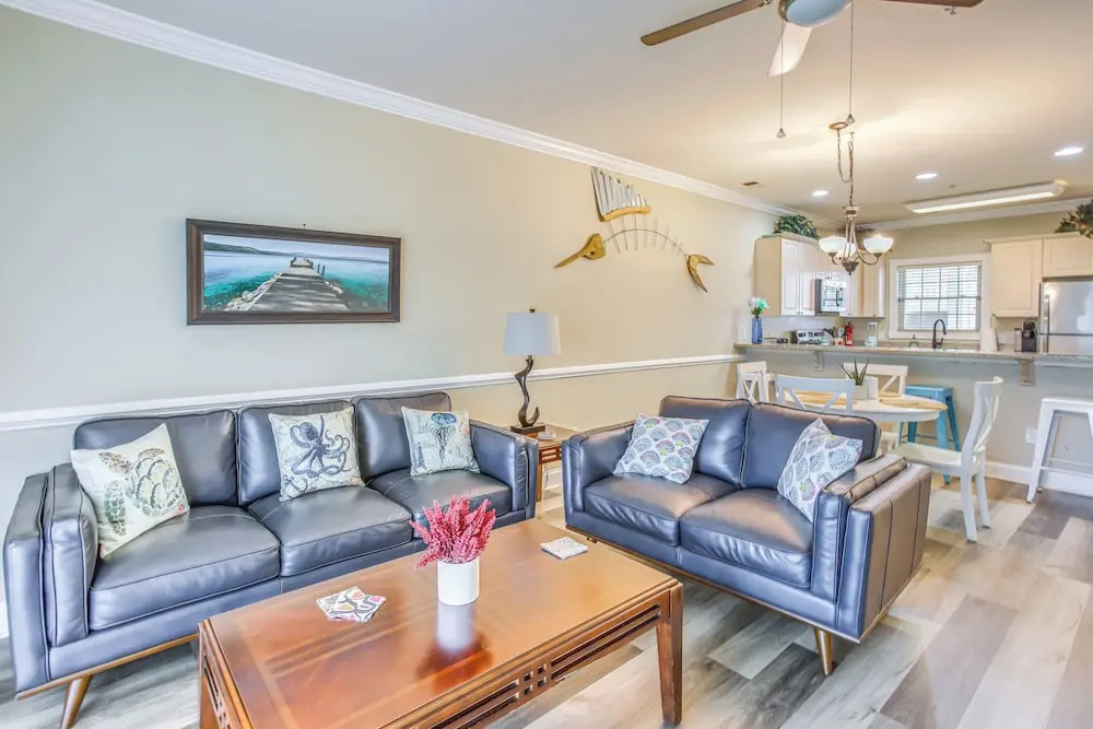 Screened-in Patio: Myrtle Beach Golf Condo