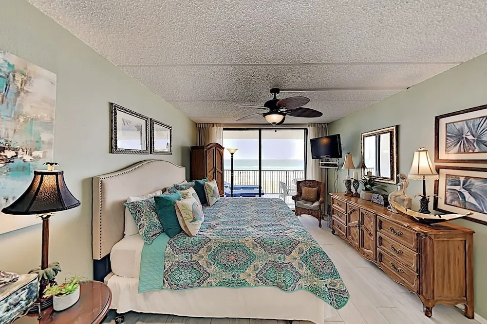 New Listing! Resort W/ Gulf-front Balcony 2 Bedroom Condo