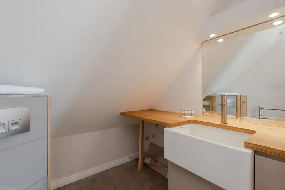 Large riverside 4BR apartment near Canary Wharf