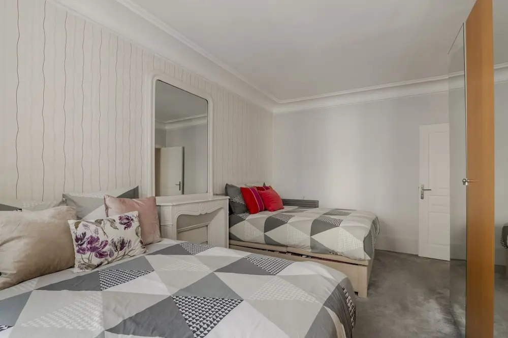 Luxury 4 Bed Residence - Next to Arc de Triomphe