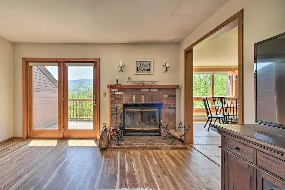 Timber Creek Townhome w/ 2 Decks & Mtn Views!