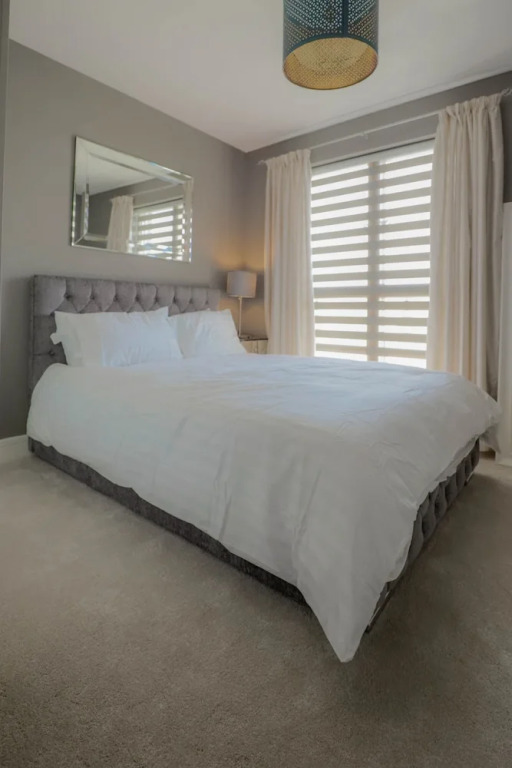 Apartment Overlooking Canal 2 Bedroom
