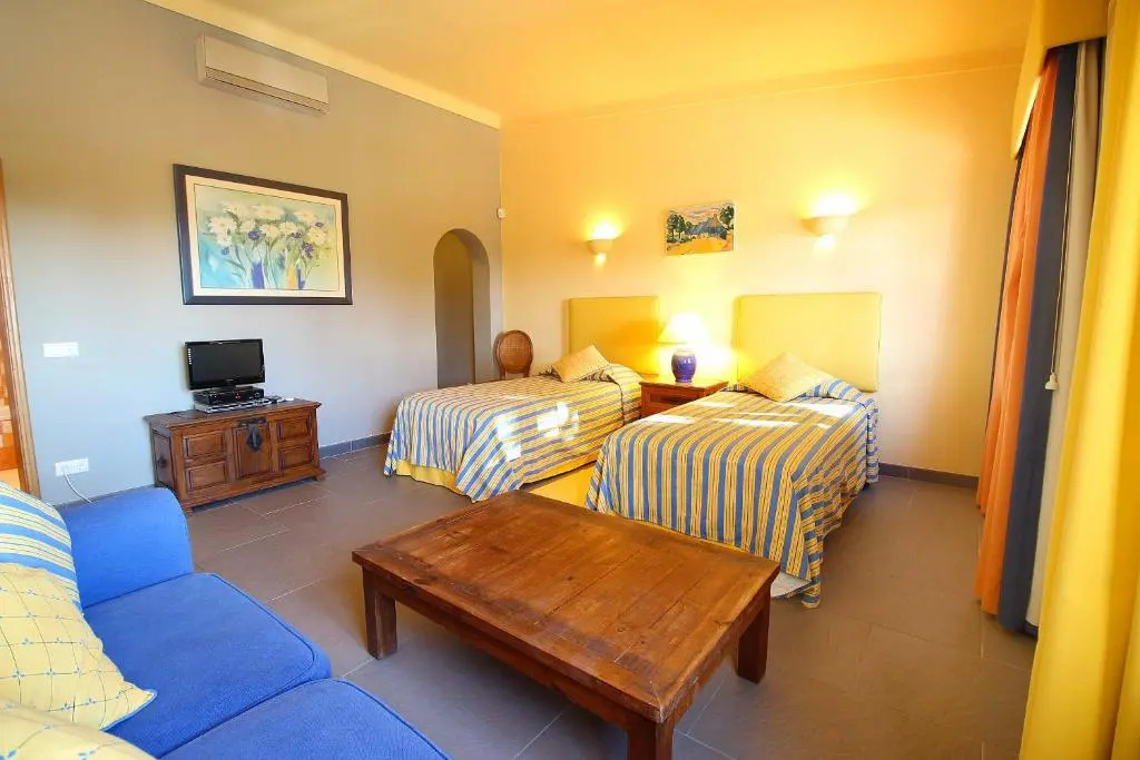 Casa Bruella - Walk to beach Pool WiFi and BBQ