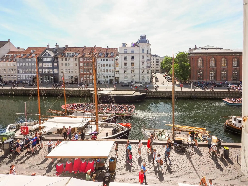Authentic Copenhagen Apartment by Nyhavn