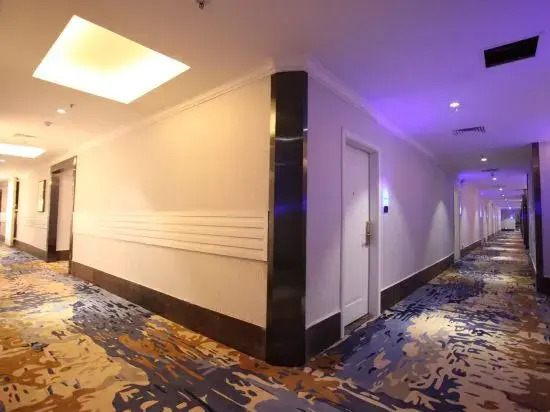 Huigang Boutique Hotel (Guangzhou North Railway Station Huaguoshan Park Subway Station)