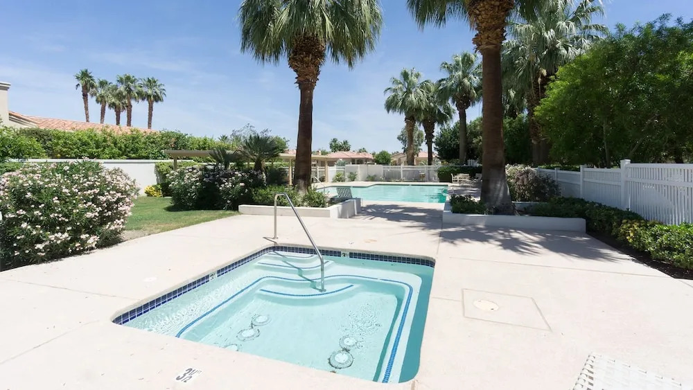 55323 Southern Hills Condo 3 Bedrooms 3.5 Bathrooms Condo
