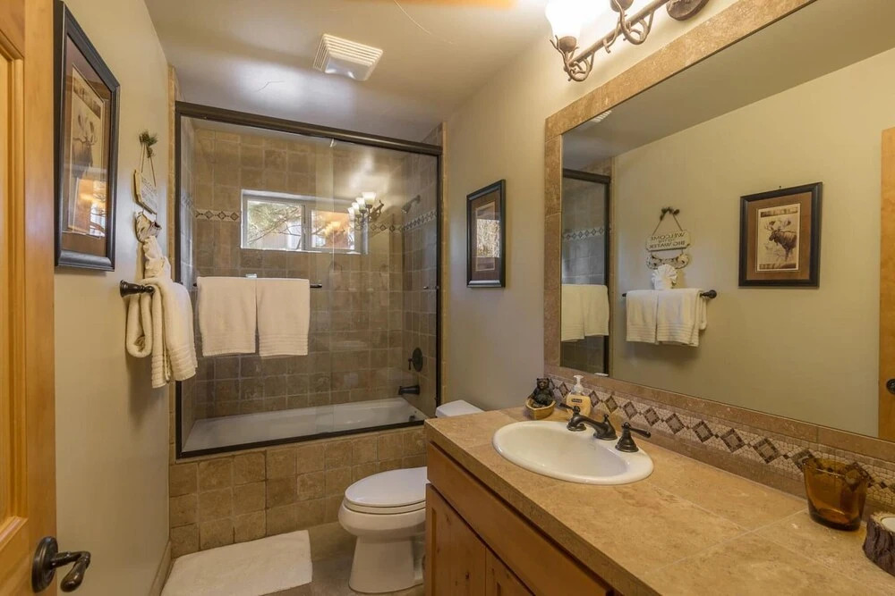 Spacious Mountain Modern Home Sleeps 12 in KB!