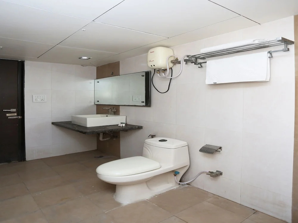 OYO 13758 XS Residency