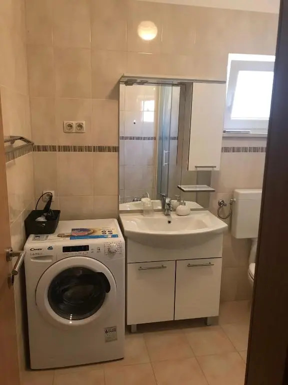 Sea view apartment near the beach 1-Jelsa center