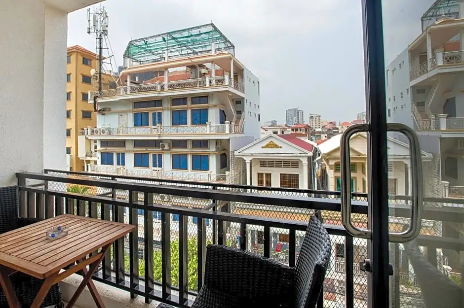 White Residence Hotel & Apartment