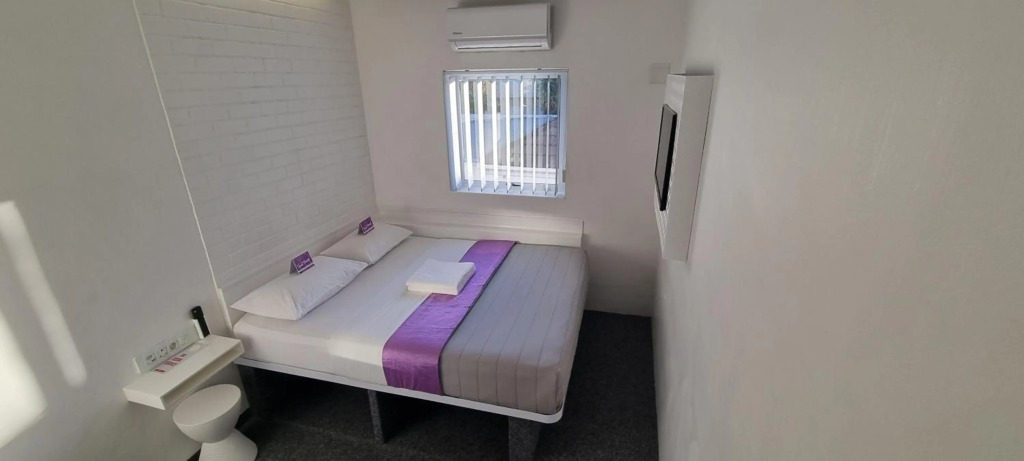 Check Inn Hotel