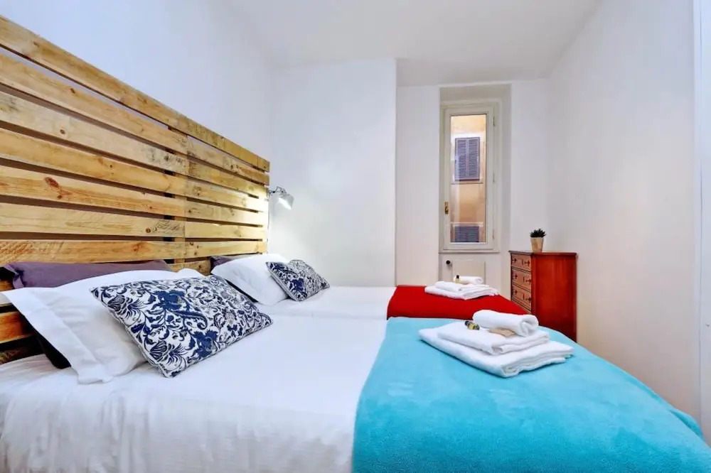 Spacious Modern Loft Steps from Trevi Fountain