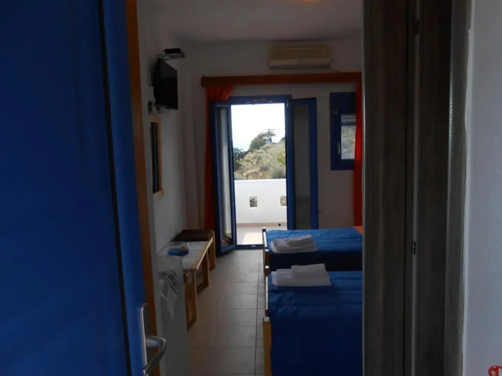 Nikos Place
