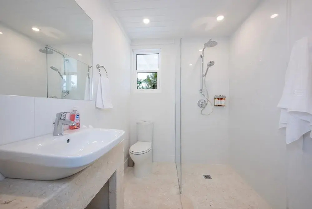 Veselka - Remodeled Home On Double Bay Beach 3 Bedroom Home