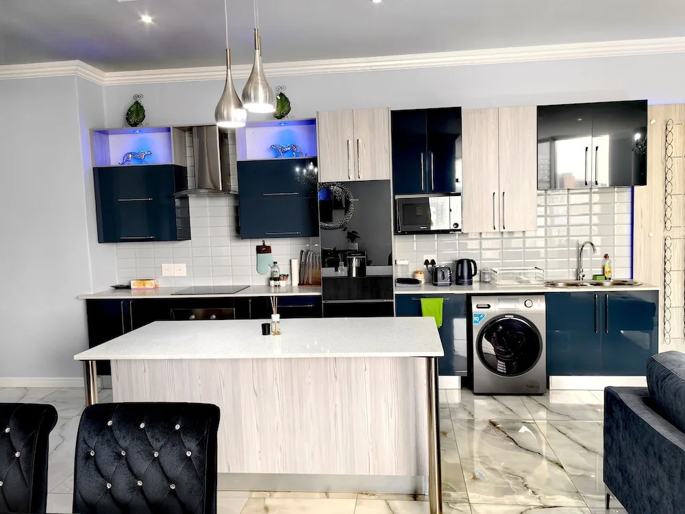 4 on Pritchard Luxury Suites